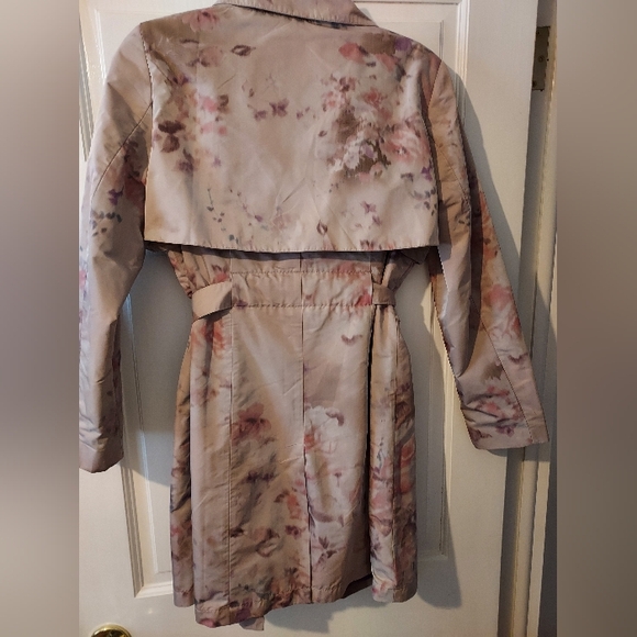 Woman's gorgeous spring floral jacket by Badgley Mischka, size M, w pockets - Picture 3 of 4